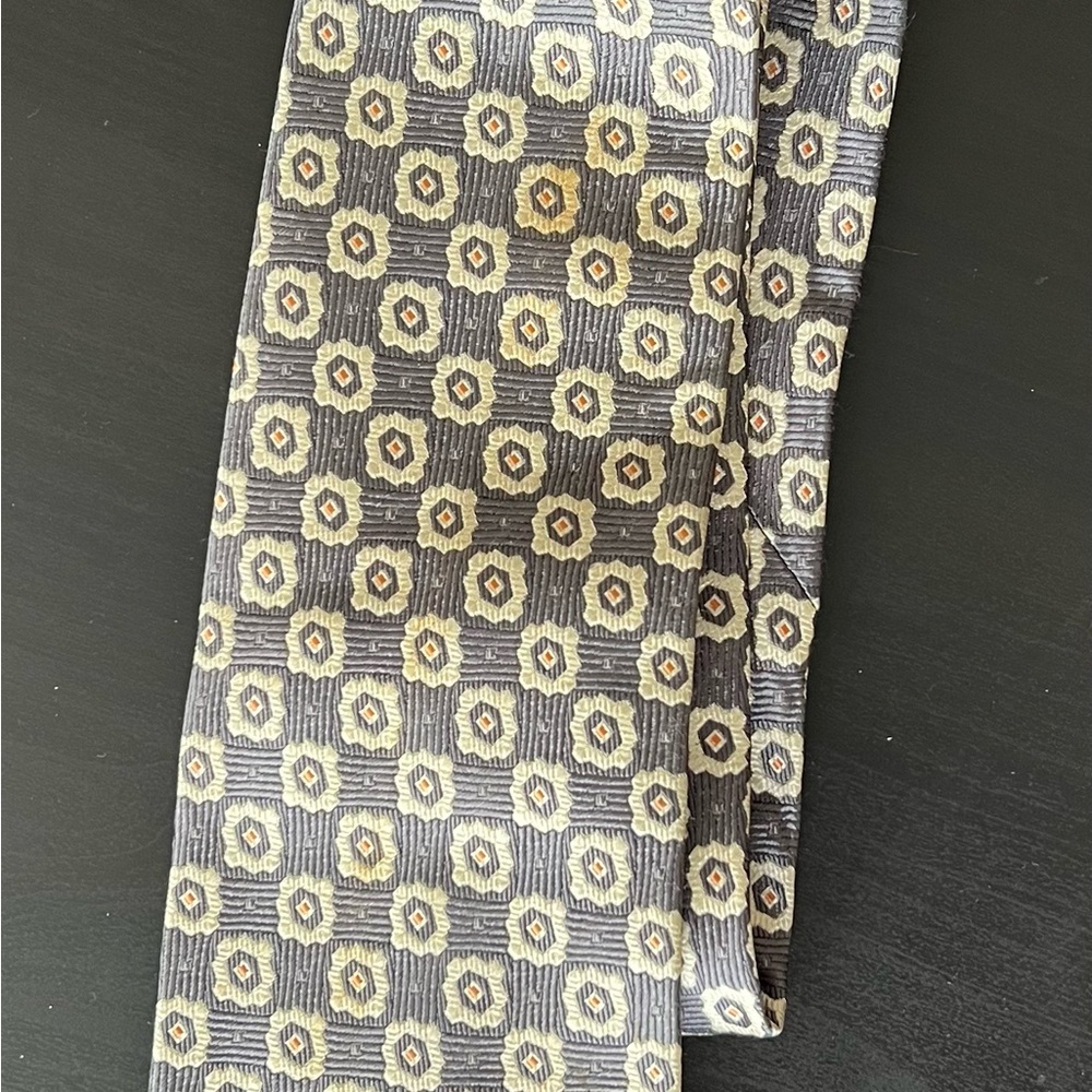 Elegant Gray and Gold Patterned Tie